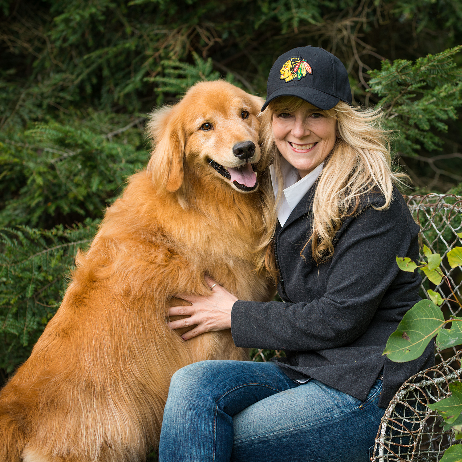 Nothing captures connection like a portrait outdoors a woman and her golden retriever share an effortless, joyful moment surrounded by lush Pacific Northwest greenery.